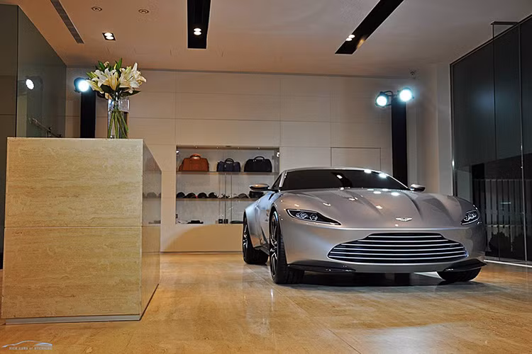 Đáng tiếc, đây không phải là một chiếc xe thương mại hay phiên bản đặc biệt. Hãng Aston Martin chỉ tạo ra 10 chiếc DB10 để sử dụng trong các cảnh quay của phần phim Điệp Viên 007 mới mang tên Spectre.