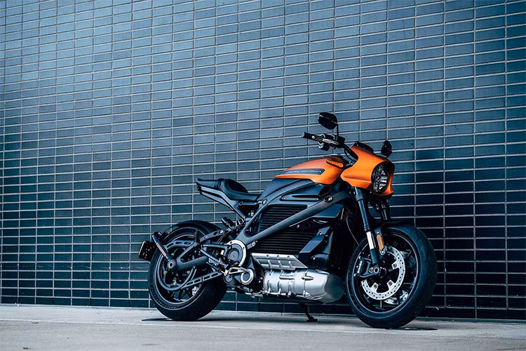 Harley-Davidson LiveWire sẽ chính thức được bán ra thị trường Mỹ và Châu Âu vào năm sau. Hiện hãng vẫn chưa cung cấp giá bán cũng như thời điểm LiveWire đến với các thị trường khác ví dụ như Châu Á.