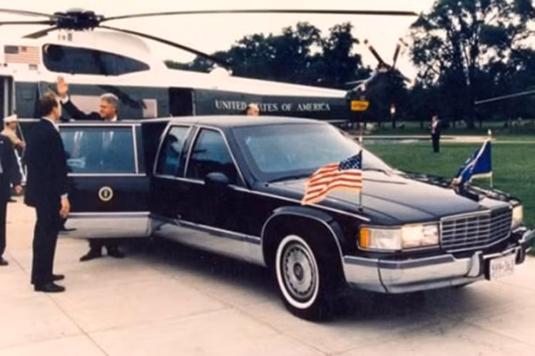 Việc chiếc Cadillac của cựu Tổng thống Mỹ Bill Clinton được lên sàn đấu giá lần này là một sự kiện hiếm hoi, bởi đây là chiếc limousine dành riêng cho các nguyên thủ quốc gia thường được bảo mật nghiêm ngặt và rất ít người có cơ hội tiếp cận.