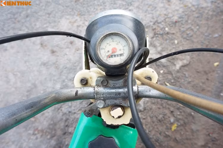 Cũng theo nhiều người từng sở hữu mẫu xe này cho hay - vào thời điểm những năm 80, ngày ấy đi lao động xuất khẩu cũng phải chọn lý lịch khắt khe lắm mới được, nhất lại là đi xuất khẩu lao động tại Tiệp, chính vì vậy nên những người sở hữu Babetta càng thêm vẻ kiêu hãnh.
