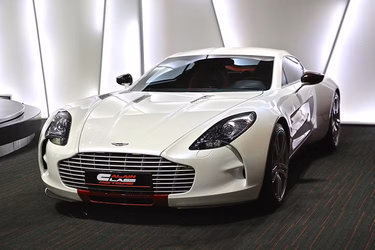 Trong khi chờ đợi sự xuất hiện của siêu xe Vulcan thì mẫu Aston Martin One-77 vẫn được xem là chiếc siêu xe đắt nhất được sản xuất bởi hãng xe đến từ nước Anh.