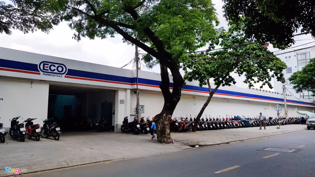 Nằm dọc mặt đường Hoàng Hoa Thám là hàng loạt nhà xưởng của Eco Pharma, sâm Alipas.