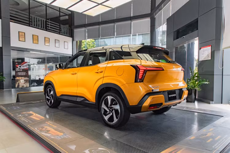 Sự thành công của Mitsubishi Xforce không chỉ đến từ thiết kế hiện đại, mà còn nhờ khả năng vận hành ổn định và trang bị tiện nghi cao cấp, đáp ứng nhu cầu ngày càng cao của thị trường. Tại Việt Nam, Mitsubishi Xforce được bán ra với 4 phiên bản GLX, Exceed, Premium và Ultimate. Mức giá bán dao động từ 599 - 705 triệu đồng.