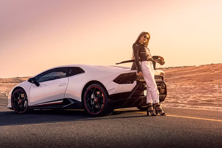 Siêu xe đủ tiêu chuẩn để tham gia câu lạc bộ đình đám này là các mẫu thuộc các dòng Porsche, Lamborghini, Rolls-Royce, Bentley, Mercedes-AMG GT Coupe, McLaren, Aston Martin, Maserati, và Bugatti.