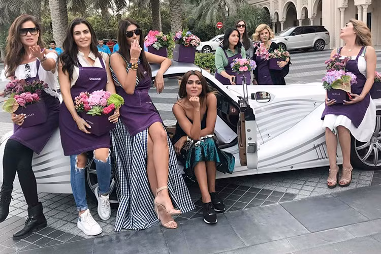 Arabian Gazelles - “Những cô linh dương Ả Rập” được thành lập từ năm 2016 bởi Hanan Mazouzi Sobati và một số người bạn khác, đánh dấu sự ra đời của câu lạc bộ siêu xe nữ đầu tiên và duy nhất trên thế giới.