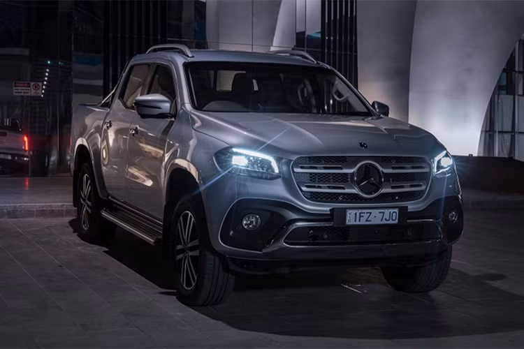 Sau gần 1 năm ra mắt tại một số thị trường trên thế giới, mẫu xe bán tải hạng sang Mercedes-Benz X-Class mới đã chính thức được giới thiệu tại thị trường Úc. Tại thị trường này, bán tải Mercedes-Benz X-Class có 3 bản trang bị là X220d, X220d 4Matic và X250d 4Matic.