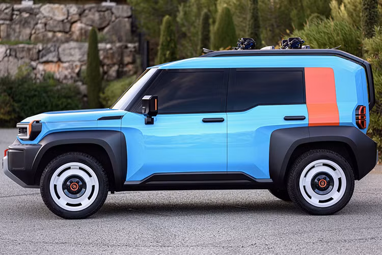 Mẫu xe Toyota Land Cruiser điện 2026 này sẽ sử dụng công nghệ tiên tiến như pin lăng trụ của Toyota, hứa hẹn sẽ được sản xuất với giá thành rẻ và mật độ dung lượng pin cao hơn so với pin hiện nay.