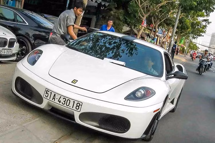 Trong vòng đời năm năm của mình từ 2004 đến 2009, Ferrari đã sản xuất tổng cộng hơn 15.000 chiếc, trở thành một trong những chiếc Ferrari bán chạy nhất của hãng. Hiện số lượng dòng siêu xe Ferrari F430 tại Việt Nam có khoảng 7 chiếc với 3 phiên bản là Coupe (3 chiếc), Spider (3 chiếc) và F430 Scuderia độc nhất Việt Nam.