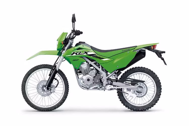 Thế hệ này xe có tổng cộng tới 5 biến thể bao gồm bản KLX150 2025 tiêu chuẩn, KLX150 S, KLX150 SE, KLX150 SM, KLX150SM SE. Sự khác biệt giữa các phiên bản là hệ thống lốp và phanh cho các điều kiện vận hành chuyên biệt khác nhau.
