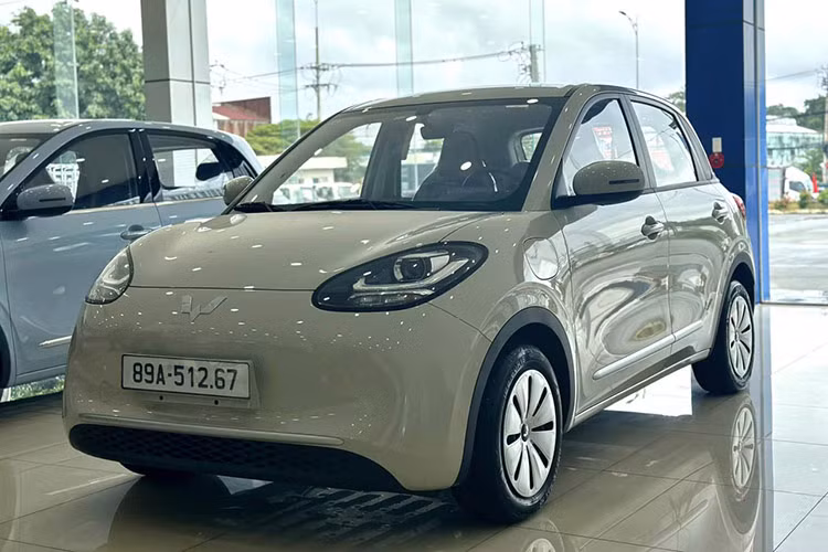 Theo đó, Wuling Bingo tại Việt Nam sẽ có hai phiên bản với giá bán dự kiến là 470 và 530 triệu đồng. Wuling Bingo được định vị trong phân khúc cỡ A, cạnh tranh trực tiếp với Hyundai i10 (405 triệu đồng), Kia Morning (349 triệu đồng), Toyota Wigo (405 triệu đồng) và VinFast VF5 (460 triệu đồng).