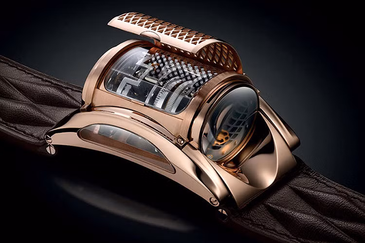 Parmigiani Fleurier là một thương hiệu đồng hồ còn khá non trẻ khi mới chính thức thành lập được 20 năm (1996). Tuy nhiên, người sáng lập nên thương hiệu là ông Michel Parmigiani vào thời điểm đó đã có hơn 20 năm kinh nghiệm trong lĩnh vực đồng hồ khi ông đã tham gia vào công đoạn phục hồi lại nhiều mẫu đồng hồ danh tiếng hiếm có trong quá khứ.