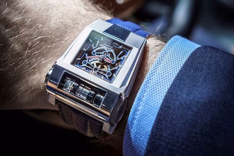 Ngay sau khi ra mắt, Parmigiani Fleurier Bugatti Type 370 đã nhanh chóng tạo nên cơn sốt khi xuất hiện trên hàng loạt mặt báo nổi tiếng về cả đồng hồ và ôtô thời bấy giờ và đạt nhiều giải thưởng danh giá, trong đó nổi bật nhất là danh hiệu Đồng hồ của năm 2006 do tờ Japanese Press trao tặng.