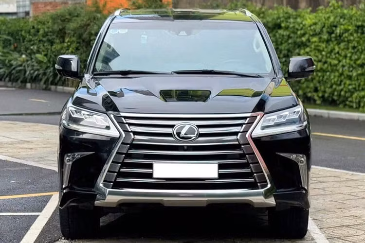 Như vậy, sau khoảng 8 năm sử dụng chiếc SUV hạng sang Lexus LX570 đời 2016 này mất giá khoảng hơn 4 tỷ đồng. Theo các chuyên gia, thì đây là một chiếc SUV hạng sang đáng mua trong tầm giá so với các đối thủ.