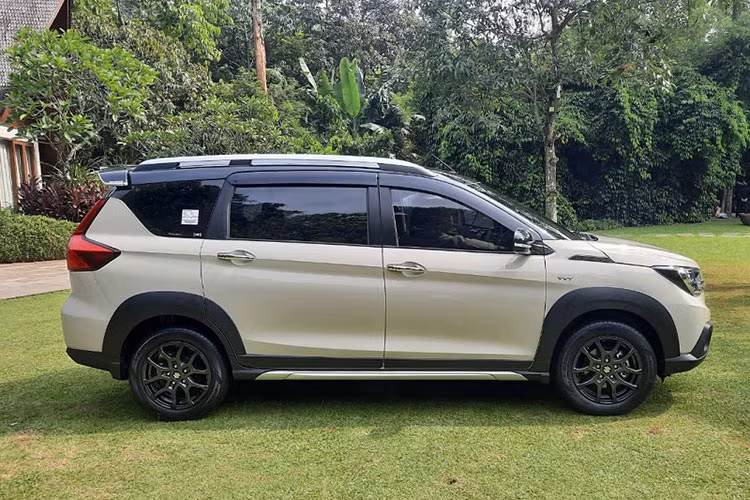 Điểm nhấn của mẫu xe MPV Suzuki XL7 Hybrid 2023 tại Indonesia chính là hệ truyền động mild hybrid mới. Đây là mẫu xe thứ 3 tại Indonesia được trang bị hệ truyền động Smart Hybrid Vehicle by Suzuki (SHVS) này, sau Ertiga và Grand Vitara.