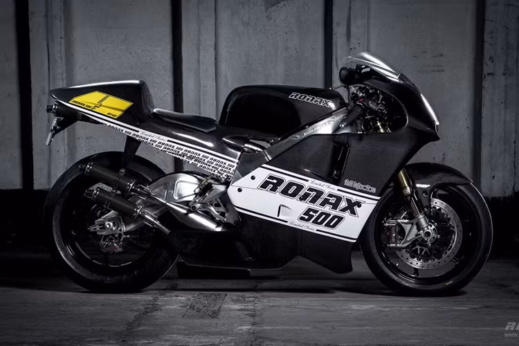 Ronax 500 cũng tương tự như dự án Honda RC213V-S. Mặc dù vậy, siêu môtô của Honda có giá lên tới 207.485 USD, trong khi Ronax 500 có giá thấp gần bằng một nửa.