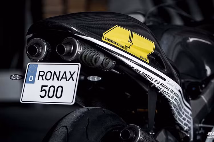 Ronax 500 sử dụng động cơ V4, dung tích 499 cc, công suất cực đại 160 mã lực tại vòng tua máy 11.500 vòng/phút.