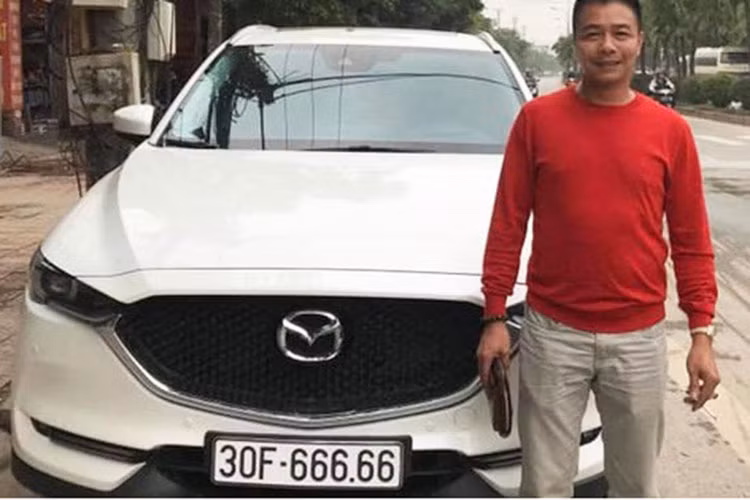 Nguồn cung cấp sức mạnh cho Mazda CX-5 mới sẽ là khối động cơ xăng SkyActiv-G 4 xi-lanh, dung tích 2,5 lít với công suất tối đa 188 mã lực tại tua máy 5.700 vòng/phút và mô-men xoắn cực đại 251 Nm tại tua máy 3.250 vòng/phút. Động cơ đồng hành với hộp số tự động 6 cấp, tích hợp chế độ thể thao.
