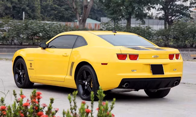 Được biết, chiếc Camaro SS Transformer 2010 này là chiếc đầu tiên về Việt Nam theo đơn đặt hàng của một đại gia kinh doanh sản phẩm võng xếp tại TP HCM. Nó cũng xuất hiện tại Việt Nam vào thời điểm khoảng cuối năm 2010.