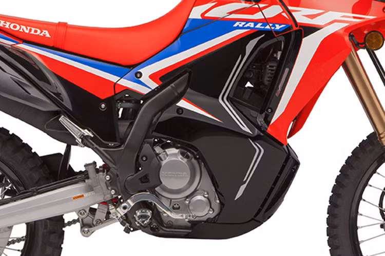 Mức giá xe Honda CRF250 Rally 2025 được bán ra tại thị trường Malaysia từ 28.599 ringgit (tương đương gần 155 triệu đồng). Phiên bản mới đã chính thức có mặt tại các đại lý ủy quyền của Boon Siew Honda từ ngày 16/7/2024. 