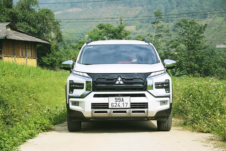 Mitsubishi Xpander Cross 2023 tai Viet Nam - SUV gia dinh 7 cho dang tien