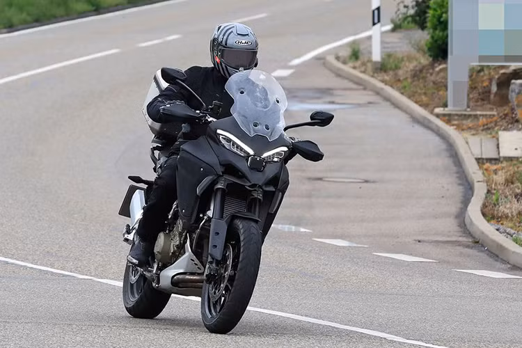 Khi ra mắt trên thị trường, mức giá xe Ducati Multistrada V4 cũng như sức mạnh sẽ cạnh tranh với các đối thủ như KTM 1290 Super Adventure R, BMW R1250GS Adventure hay Triumph Tiger 1200.