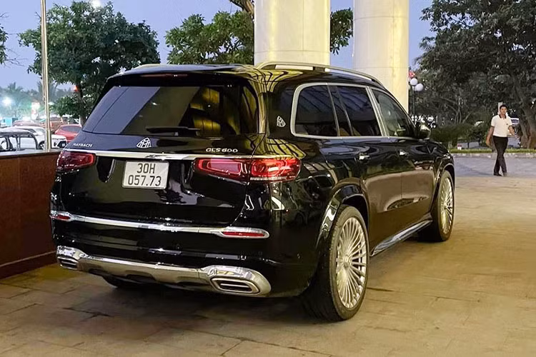 Thậm chí, ngoài bản Mercedes-Maybach GLS 600 4Matic được bán rộng rãi ra thế giới, hãng xe Đức còn tạo ra bản Mercedes-Maybach GLS 680 4Matic dành riêng cho Trung Quốc, theo quan niệm, 68 là lộc phát, gắn liền với may mắn và giàu có, như nhà sản xuất đã làm với Mercedes-Maybach S680 (được gọi là S650 ở các thị trường khác).
