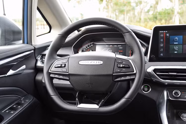 Những điểm nhấn về trang bị bên trong Maxus G50 2019 bao gồm bảng đồng hồ sau vô lăng với màn hình LCD 7 inch, màn hình cảm ứng 12,3 inch nằm độc lập trên mặt táp-lô để phục vụ hệ thống thông tin giải trí.