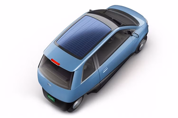 Vayve EVA 2025 chạy điện là một chiếc xe ba bánh, gồm hai bánh trước và một bánh sau, được thiết kế hướng đến nhóm khách hàng cần phương tiện nhỏ gọn, dễ dàng di chuyển trong không gian hạn chế nhưng vẫn thoải mái hơn so với xe máy. Đây được đánh giá là một giải pháp giao thông độc đáo và thú vị.