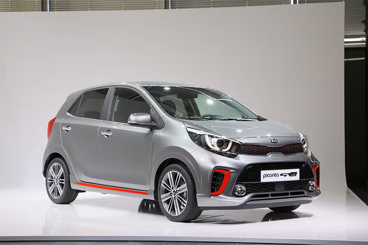 Tại thị trường Anh quốc, giá xe Kia Morning GT-Line từ 13.320 Bảng Anh (khoảng hơn 406 triệu đồng). Nếu chi thêm cho gói nâng cấp bao gồm cửa sổ trời chỉnh điện, sưởi ghế trước và vô lăng, chìa khóa thông minh... mức giá của xe sẽ tăng lên 14.720 Bảng Anh (khoảng 450 triệu đồng).
