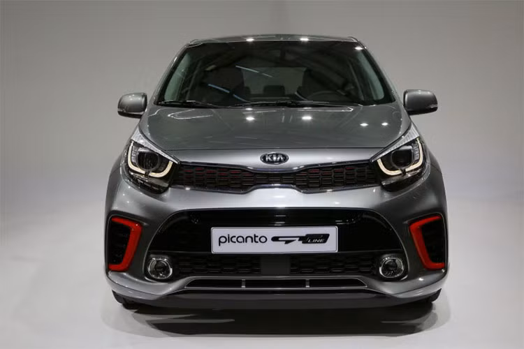 Phiên bản của mẫu xe cỡ nhỏ Kia Morning GT-Line 2018 tại thị trường Anh quốc với thiết kế bắt mắt. Kích thước tổng thể của Kia Morning thể thao mới là (Dài x Rộng x Cao) tương ứng (3.595 x 1.595 x 1.485)mm. Mâm hợp kim thiết kế đa chấu cỡ 16 inch, đi kèm lốp lốp 185/55.