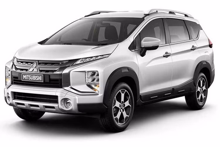 Hiện tại, một số đại lý của Mitsubishi Việt Nam đã bắt đầu nhận đặt cọc Xpander Cross, thời gian giao xe dự kiến vào tháng 7 năm nay. Sau khi được bán ra, Xpander Cross cùng với Xpander Tiêu Chuẩn sẽ gia tăng sức cạnh tranh trong phân khúc MPV 7 chỗ cỡ nhỏ.