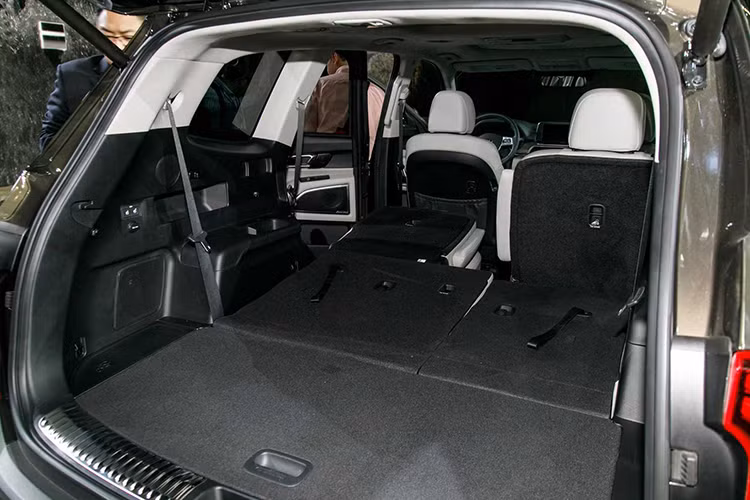 Xe có 04 chế độ lái (thông minh – Smart; tiết kiệm – Eco; thể thao – Sport, và thoải mái -Comfort), chế độ đi đường tuyết (Snow) và AWD Lock. Cụ thể, chế độ Eco &amp; Smart sử dụng cầu trước, trong khi ở chế độ Comfort &amp; hoặc Snow (tuyết) tỉ lệ phân bổ mô-men xoắn là 80% ở cầu trước và 20% cầu sau, chế độ Sport là 65/35 và AWD Lock là 50/50.