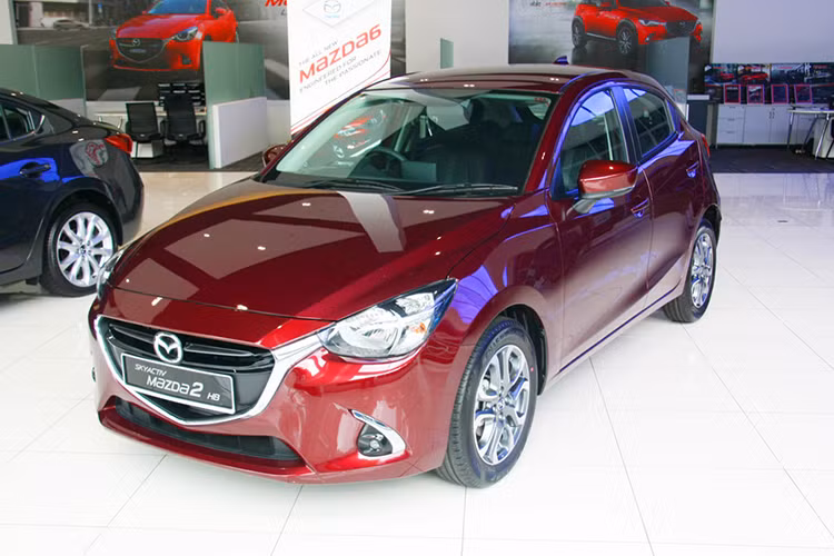 Mẫu xe ôtô Mazda 2 GVC 2017 vừa ra mắt tại thị trường Malaysia không thay đổi nhiều về kiểu dáng so với phiên bản đã xuất hiện tại Thái Lan trước đó. Nổi bật nhất chính là hệ thống kiểm soát gia tốc G-Vectoring Control (GVC) nhằm ổn định thân xe đã được áp dụng trên các dòng xe như Mazda 3, Mazda 6 và CX-3.