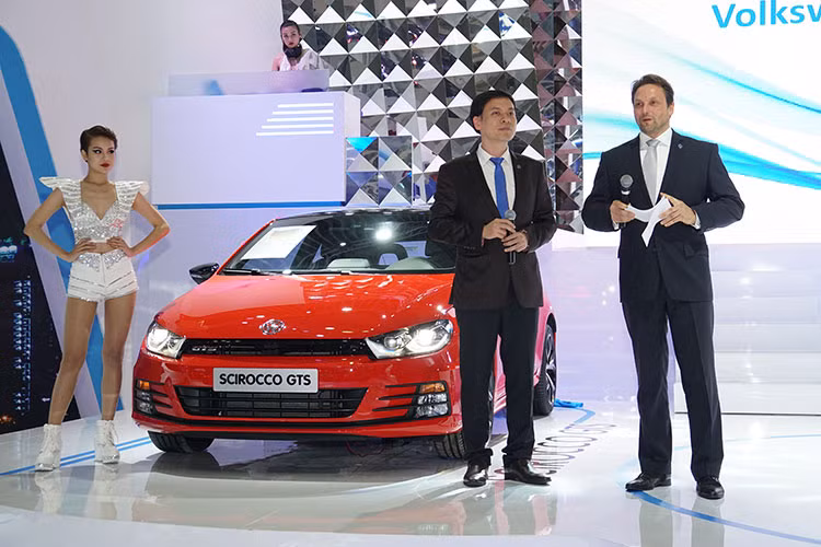 Nhà sản xuất ôtô lớn nhất châu Âu Volkswagen mang trong mình sứ mệnh cung cấp cho người tiêu dùng những phương tiện giao thông chắc chắn, bền bỉ, thân thiện môi trường và có độ an toàn cao. Tiếp nối thành công của VIMS 2016, Volkswagen tại Việt Nam đã mang đến VIMS 2017 những mẫu xe như huyền thoại biểu tượng xe ôtô Đức.