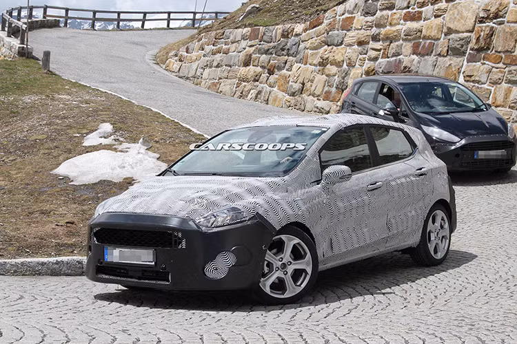 Mới đây, một loạt hình ảnh của mẫu hatchback Ford Fiesta 2018 hoàn toàn mới sắp ra mắt, đã bất ngờ được hé lộ khi chạy thử trên đường phố.