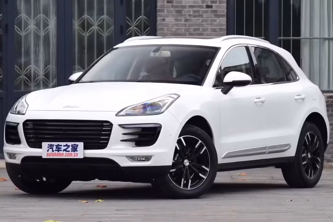 Ngoài mẫu xe Landwind X7, tại Trung Quốc còn có một mẫu xe nhái thiết kế khác thu hút được sự chú ý của giới truyền thông nước ngoài, đó là Zotye SR9. Nếu như Landwind X7 trông giống y hệt mẫu Range Rover Evoque thì Zotye SR9 nhái Porsche Macan cũng không hề kém cạnh.
