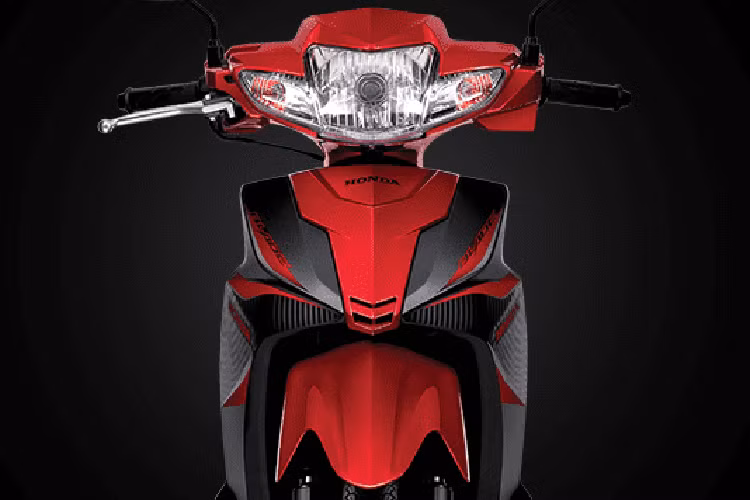 Để đáp ứng thị hiếu người tiêu dùng, Honda Việt Nam vừa tiến hành nâng cấp Honda Blade 2020 mới về ngoại hình. Tem xe của Honda Blade phiên bản mới có đường nét và hình khối cùng sự pha trộn màu sắc mới mẻ, giúp nổi bật nét cá tính và chất thể thao không thể trộn lẫn.