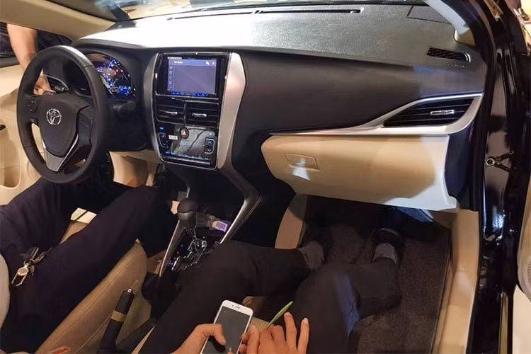 Trên Vios 2018, tất cả các phiên bản đều được trang bị các tính năng an toàn khá đầy đủ như hệ thống cân bằng điện tử VSC, hỗ trợ khởi hành ngang dốc, 7 túi khí, đi kèm các trang bị an toàn cơ bản khác. Tuy nhiên, theo nhiều thông tin rò rỉ trước đó thì Vios sẽ không có 2 phanh đĩa phía sau mà được thay bằng phanh tang trống.