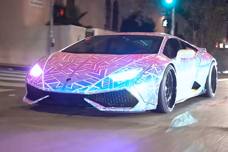 Ngoài ra chiếc Lamboighini Huracan của Chris Brown thì chưa từng có chiếc xe nào được bọc như vậy, do đó, họ muốn giữ bí mật thương mại.
