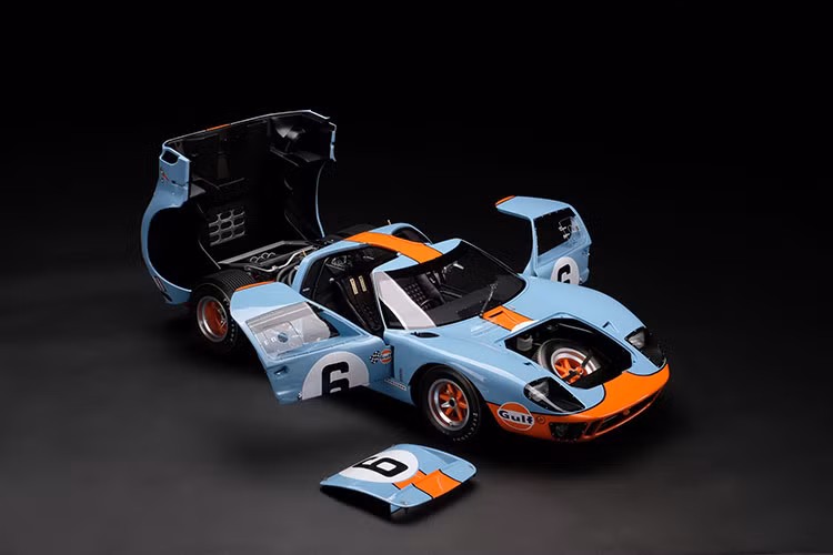 Chiếc siêu xe Ford GT40 khung gầm 1075 được coi là chiếc xe đua Mỹ vĩ đại nhất lịch sử. Nó đã mang về chiến thắng tại Le Mans năm 1968 dưới bàn tay điều khiển của Pedro Rodriguez và Lucien Bianchi, trước khi Bianchi qua đời không lâu sau đó.