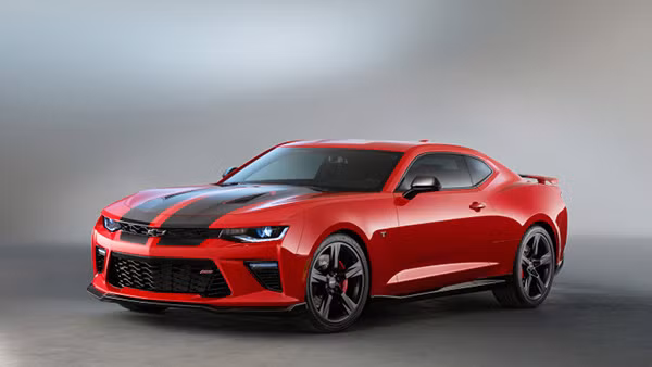 Chevy tham gia SEMA voi hai mau Camaro SS moi