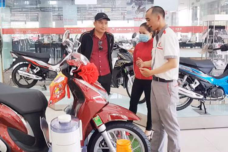 Doanh so ban thap ky luc, nguoi Viet co phai da chan xe may?