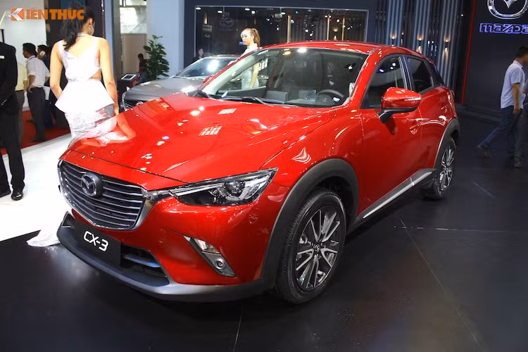 Mazda CX-3 được coi là bản thiết kế thu nhỏ của mẫu crossover Mazda CX-5, tập trung cạnh tranh trong phân khúc crossover cỡ nhỏ (còn gọi là mini SUV) như Hyundai Creta, Honda HR-V, Mitsubishi ASX và đặc biệt là Ford Ecosport. Thời điểm xuất hiện vào năm ngoái, nhiều thông tin cho rằng mẫu xe này được bán với giá trên dưới 700 triệu đồng.