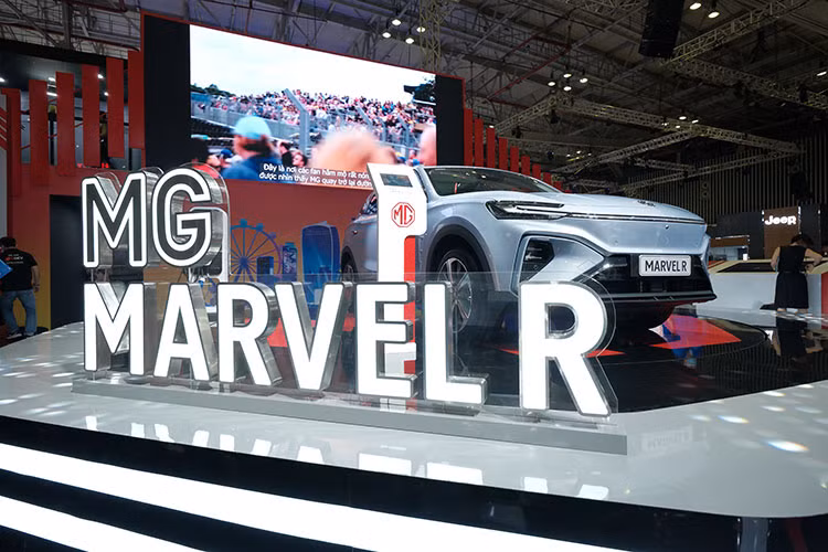 Ngoài ra, cả MG Marvel R và MG4 Hoàn toàn mới đều sở hữu tính năng V2L (Vehicle to Load), giúp xe có thể được sử dụng như một trạm sạc di động cho nhiều tiện nghi của khách hàng, như sạc pin các loại xe đạp hay xe máy điện, hoặc chạy lò nướng BBQ trong một chuyến dã ngoại cuối tuần.