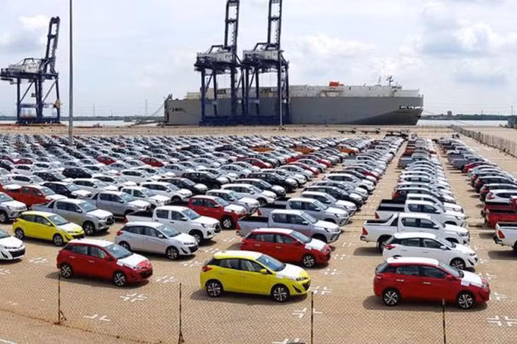 8.267 oto nhap khau nguyen chiec ve Viet Nam nua dau thang 9