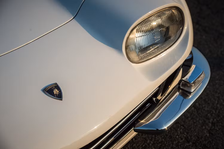 Lamborghini Polo Storico chính là nơi chịu trách nhiệm phục hồi xe cũ và bảo tồn di sản thương hiệu của hãng Lamborghini. Mới đây, trung tâm này đã phục thành công chiếc 350GT – mẫu xe cổ đánh dấu sự ra đời của hãng xe mang biểu tượng chú “Bò mộng” đình đám Thế giới.
