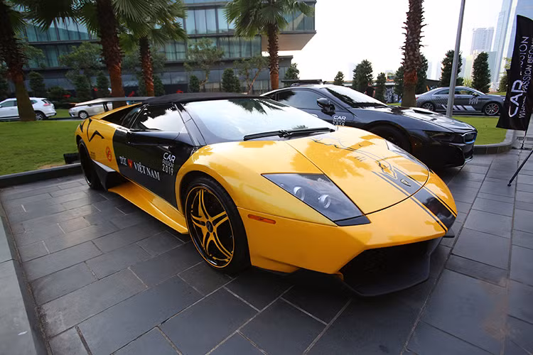 Car Passion 2019 năm nay cũng có sự tham gia của rất nhiều siêu phẩm độc nhất vô nhị và không chỉ hiếm có ở Việt Nam mà còn cả trên thế giới. Nhiều siêu xe đắt tiền, hàng độc cũng được các đại gia Việt từ khắp mọi miền đưa vềHhà Nội để tụ hội và tham gia hành trình.