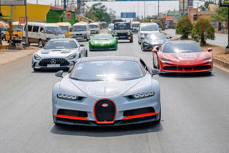 Đáng tiếc là hãng xe Porsche chỉ nghĩ ra duy nhất hộp số tự động PDK 7 cấp cho siêu xe đua đường phố 911 GT3 RS thế hệ 992 của mình thay vì thêm trang bị số sàn. Porsche 911 GT3 RS thế hệ mới chỉ mất thời gian 3,2 giây để tăng tốc từ vị trí xuất phát đến 100 km/h trước khi đạt tốc độ tối đa là 296 km/h.