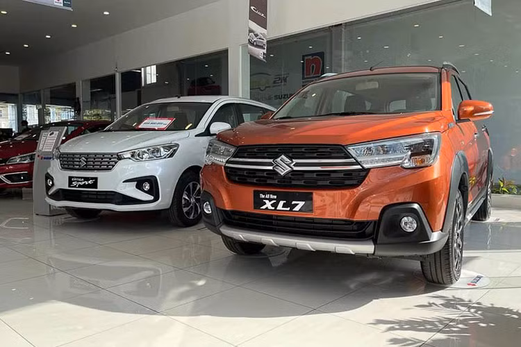 Suzuki XL7 tai Viet Nam giam gia kich san, khong he khan hang