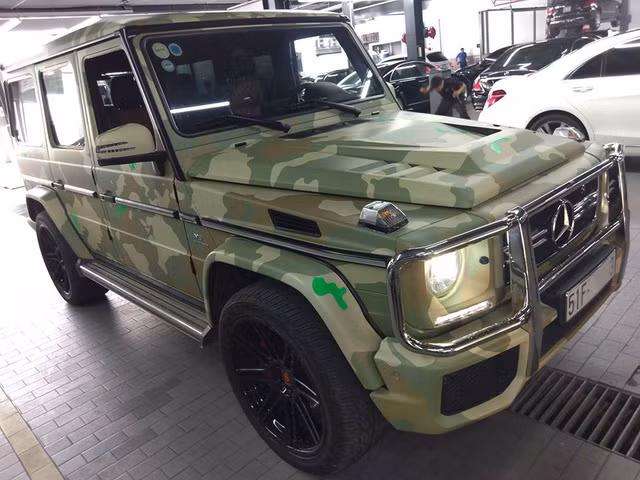 "Ông vua" trong dòng SUV mất khoảng thời gian 5,3 giây để tăng tốc từ 9-100 km/h trước khi đạt vận tốc tối đa 210 km/h. Mercedes-Benz G63 AMG được thiết lập lại hệ thống treo cùng hệ thống cân bằng điện tử (ESP) cải tiến, mang đến khả năng vận hành ấn tượng hơn.